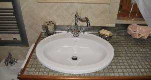 Mobile-bagno-in legno-e madreperla design esclusivo